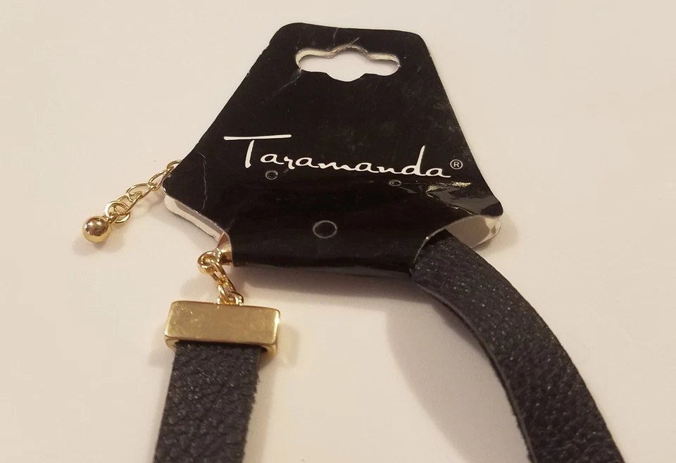 TARAMANDA GOLD TONE AND BLACK NECKLACE AND 2 PAIRS OF EARRINGS WOMEN'S  - Image 3 of 4