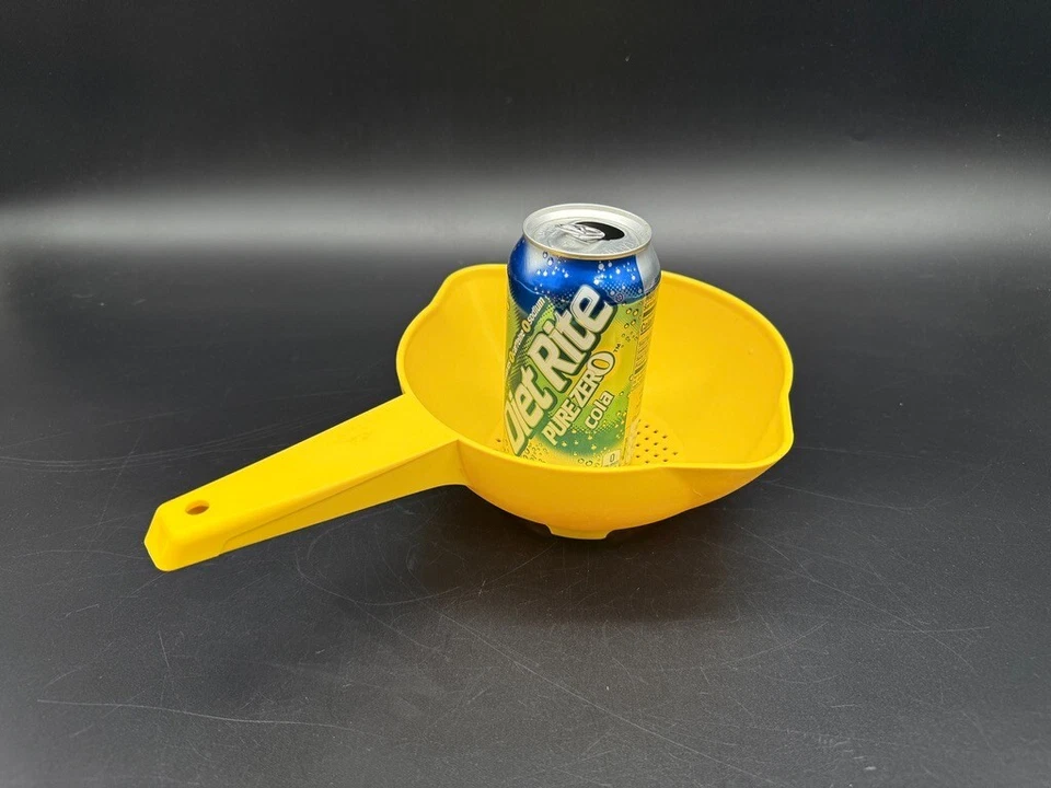 Colino colino Tupperware giallo 1 quarto doppio beccuccio manico 11" x 7" #1200 - Immagine 3 di 4