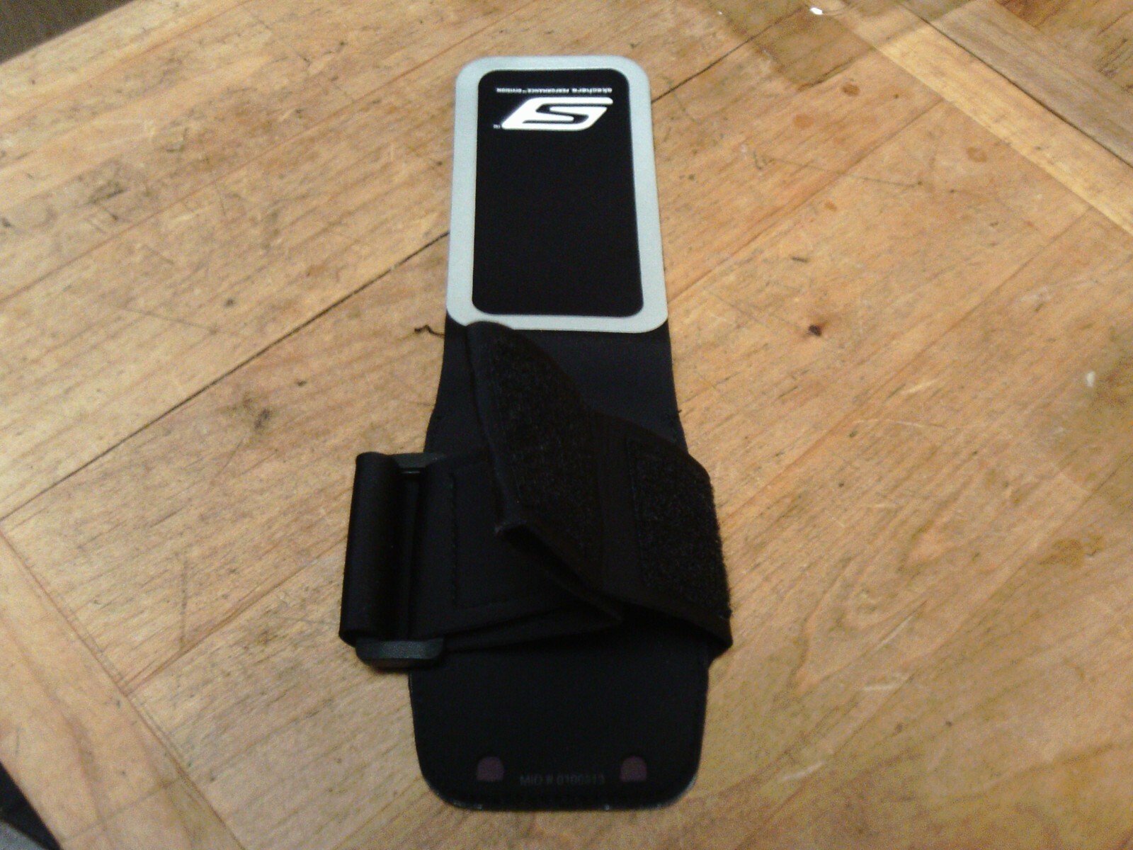 NEW Sketchers Universal Sweat Proof Armband IPHONE 5 IPOD MP3 players 5" x 2.3/4