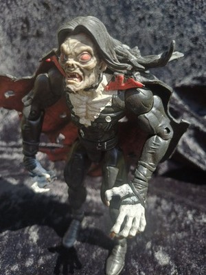 Marvel Legend Morbius detaillierte Actionfigur mit Umhang und Gelenkgelenken
