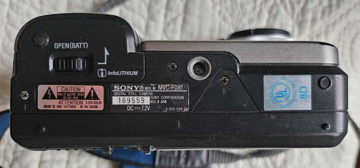 Sony Mavica MVC-FD81 0.9MP Digital Camera - Black & Metallic