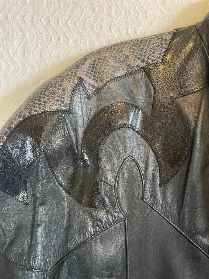 Hombreras Pioneer Wear vintage años 90 negro 100 % cuero talla L con piel de serpiente Foto 2 de 4