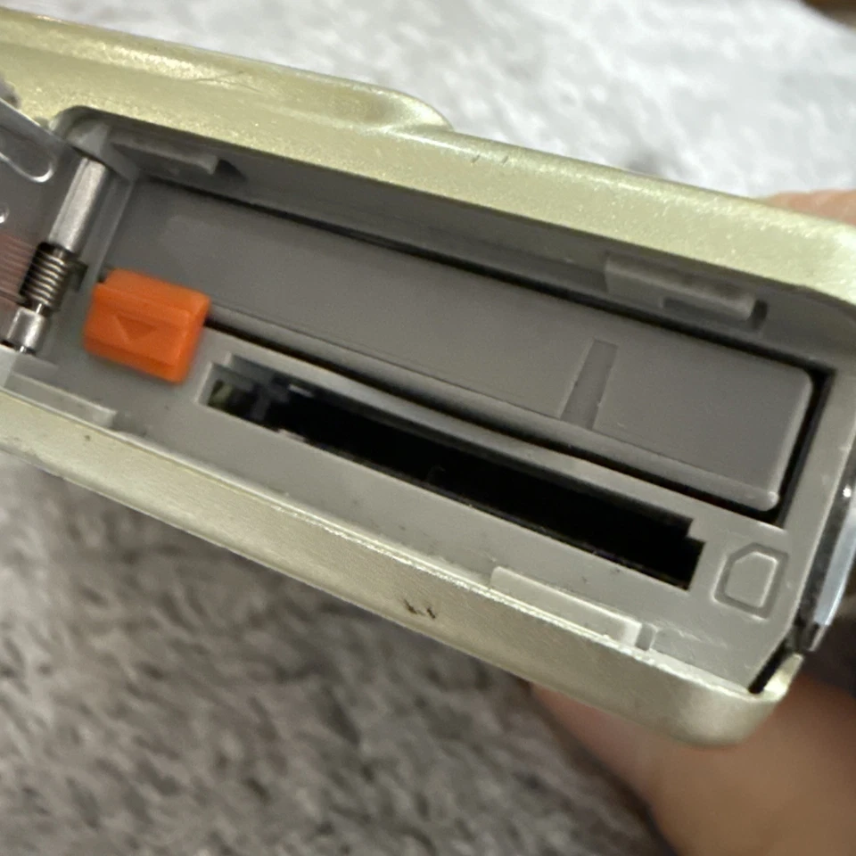 Sanyo VPC-E870 7.1 MP Digital Camera With Battery  As-is Untested - Image 4 of 4