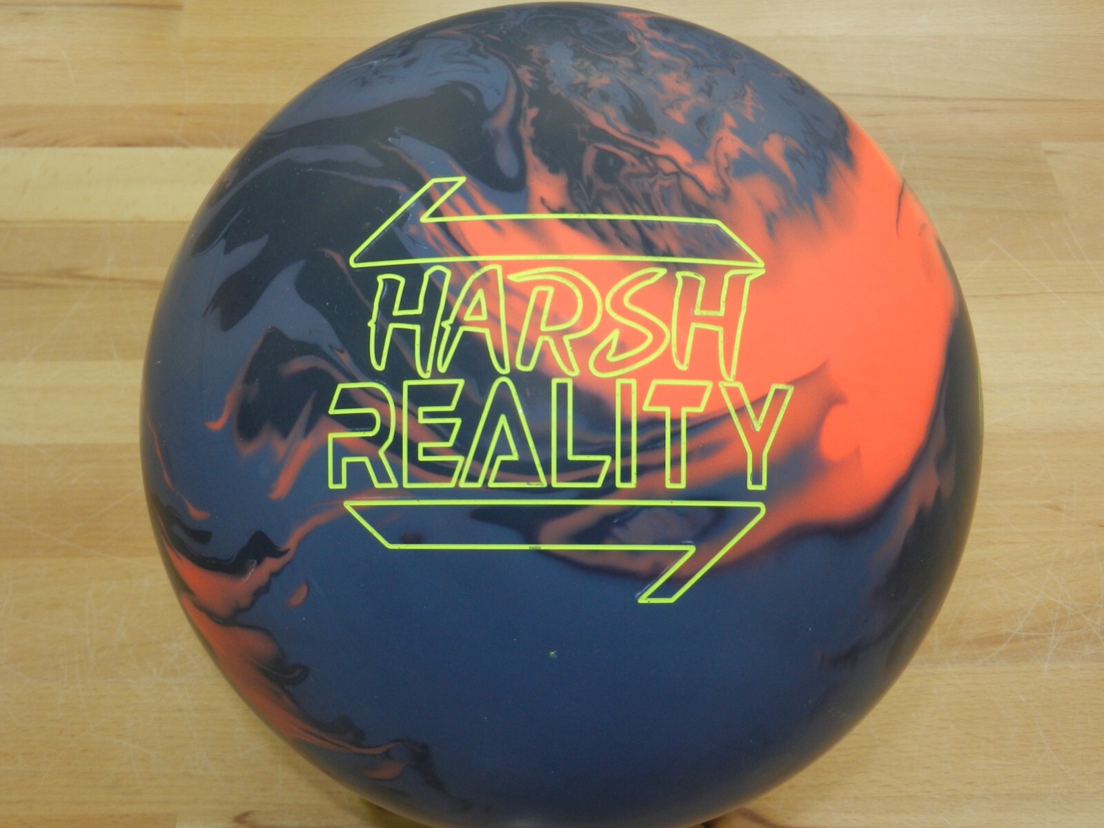 NIB 14 900 Global Harsh Reality Bowling Ball 14.4/3.54" Pin/3.28oz