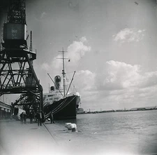LE HAVRE c. 1950 - Merchandise boat at Quai Seine-Maritine - Div 5408