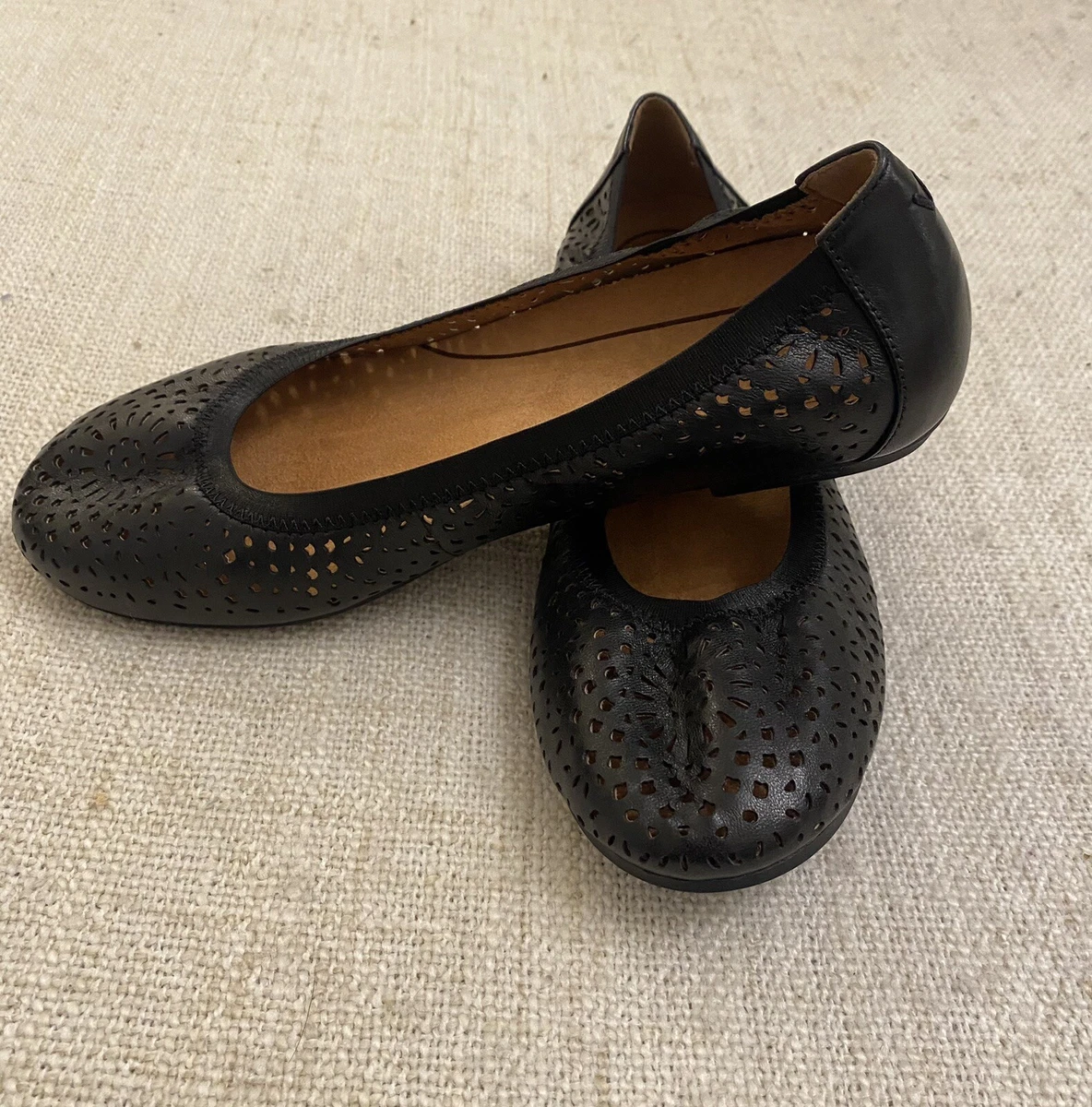 Vionic Spark Robyn Perf NPA Flat Blacks Women s Shoes Size 6.5
