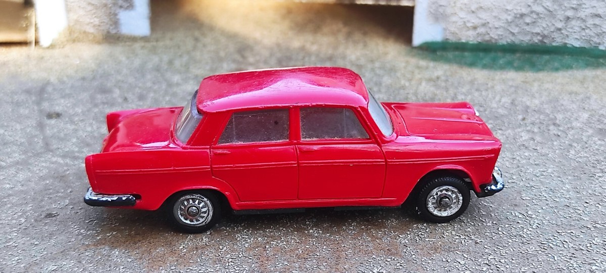 NOREV plastique 1/43 série BABY FIAT 2300 n°38 pour pièce