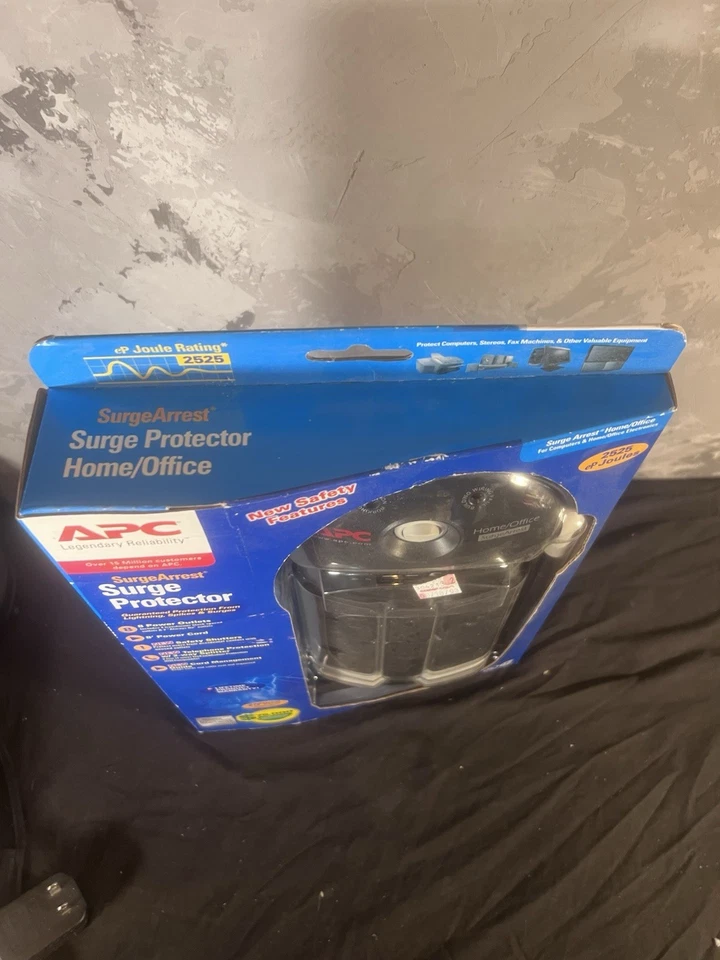 APC SurgeArrest Home/Office Surge Protector - 8 Outlets + Phone/Modem - Image 2 of 4