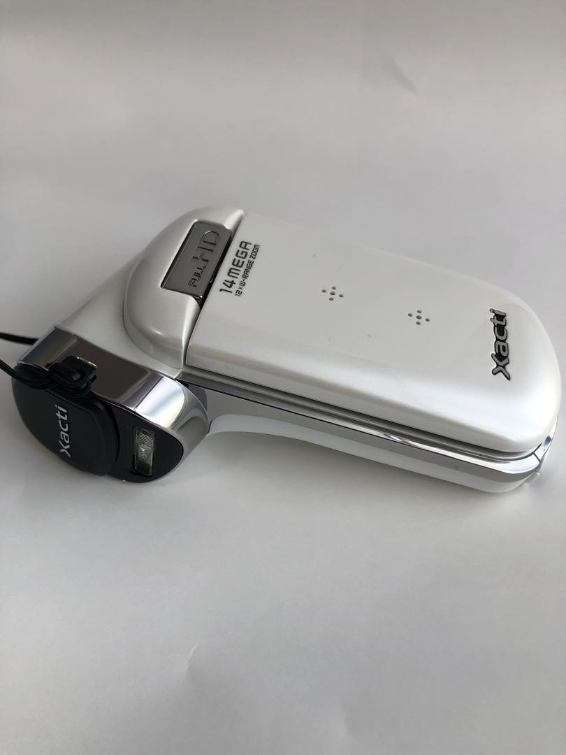 Sanyo Xacti DMX-CG100 Digital Video Camera Compact Handheld