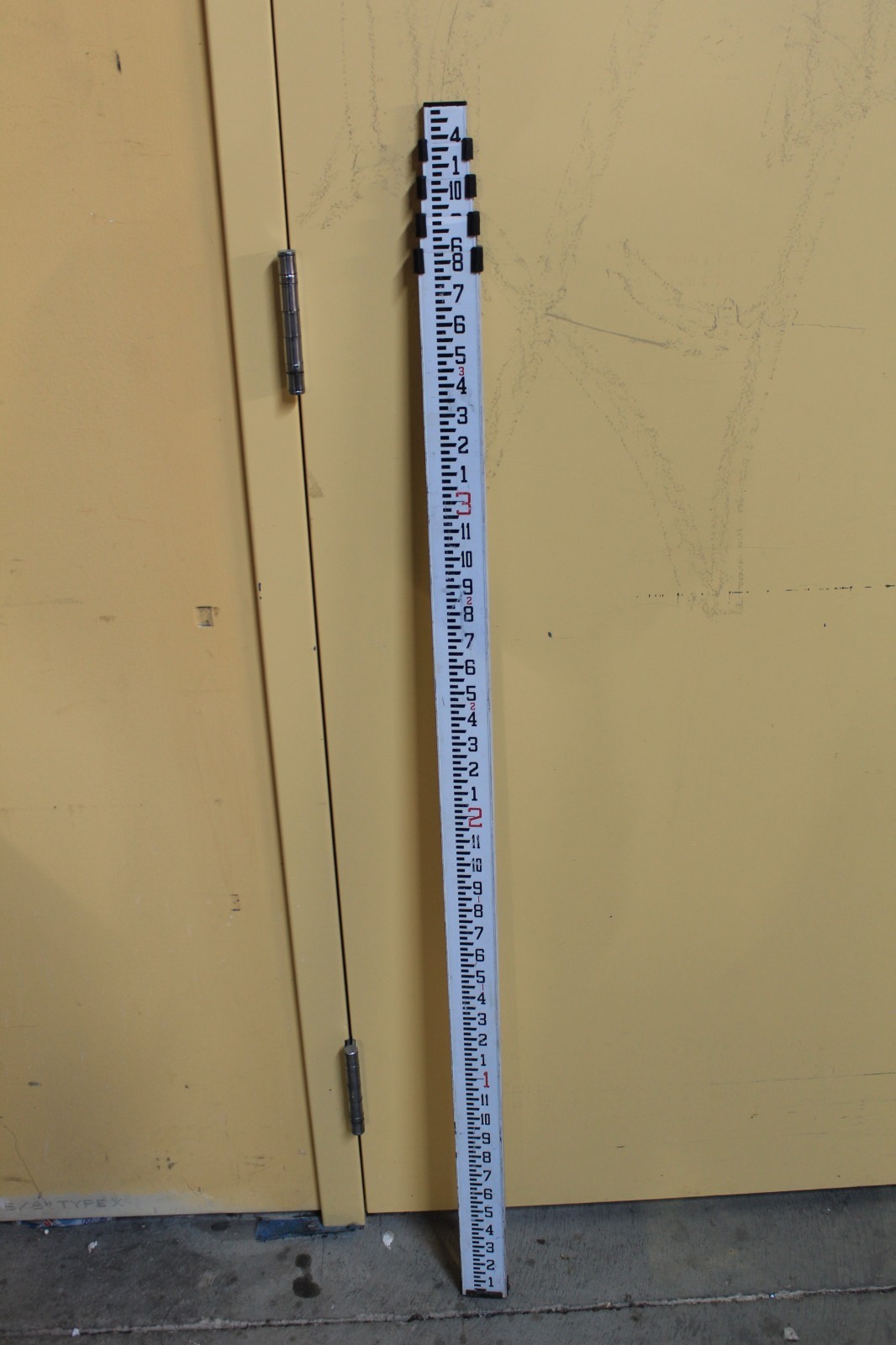 Bosch GR16 Telescoping Leveling Aluminum Rods 16 ft. Adjustable Height