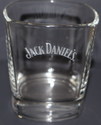 JACK DANIELS (WEISSE BUCHSTABEN) GLAS (GEPRÄGTER JACK DANIEL IM SOCKEL) 31/2'' (9 CM) 2 A