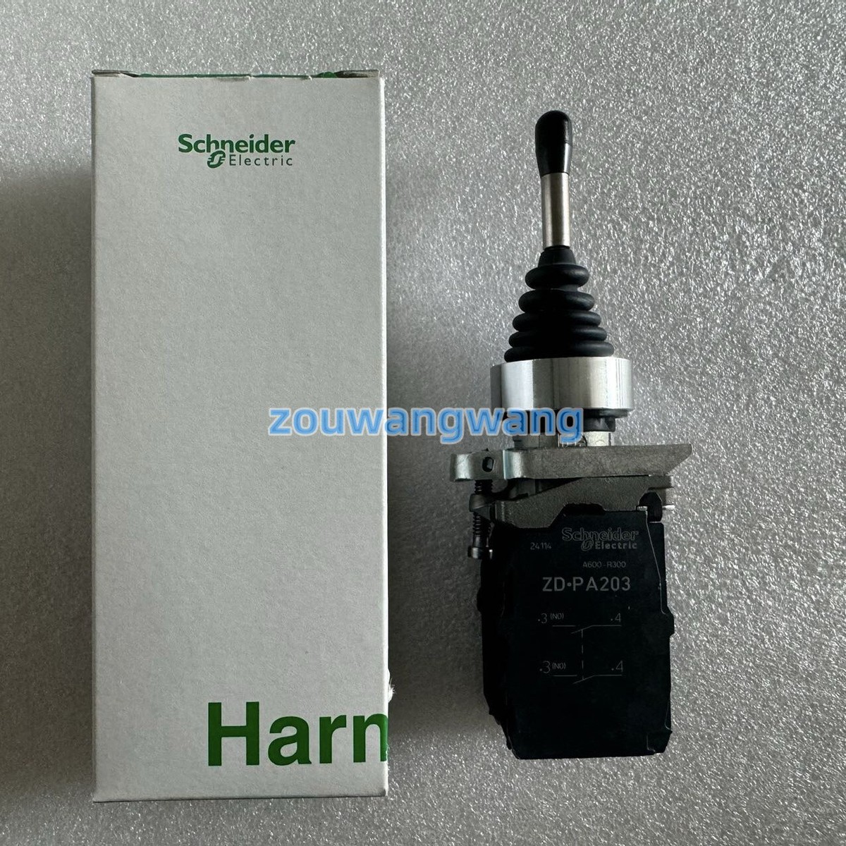 御三家 DPBP4,7,8, 002/018 001/052 003/052 ZDPA203 1PCS Brand New Schneider ZD-PA203 Switch Fast delivery