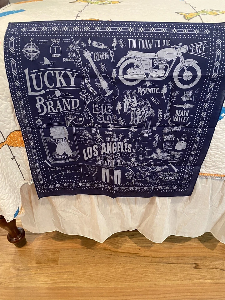Bandana Lucky Brand California 21 1/4” X 21 1/4” Foto 3 de 4