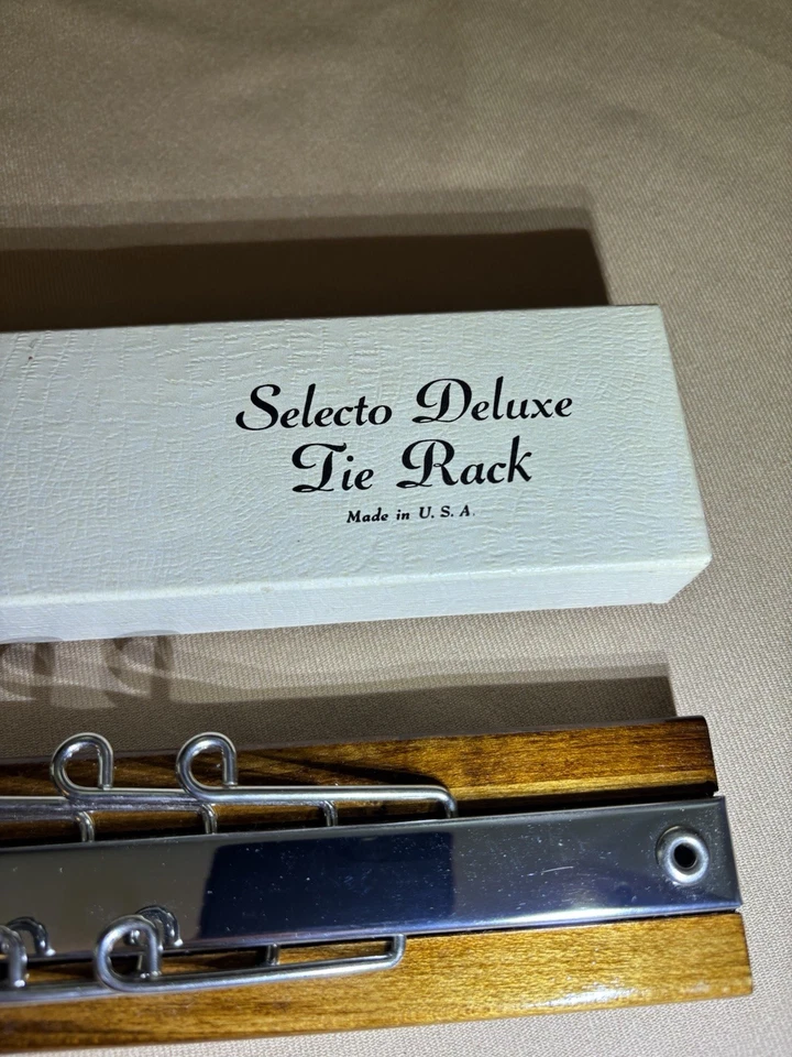 De colección Selecto Deluxe Corbata Bufanda Cinturón Estante Madera y Cromo MCM Hecho en EE. UU. ¡NUEVO! Foto 2 de 4