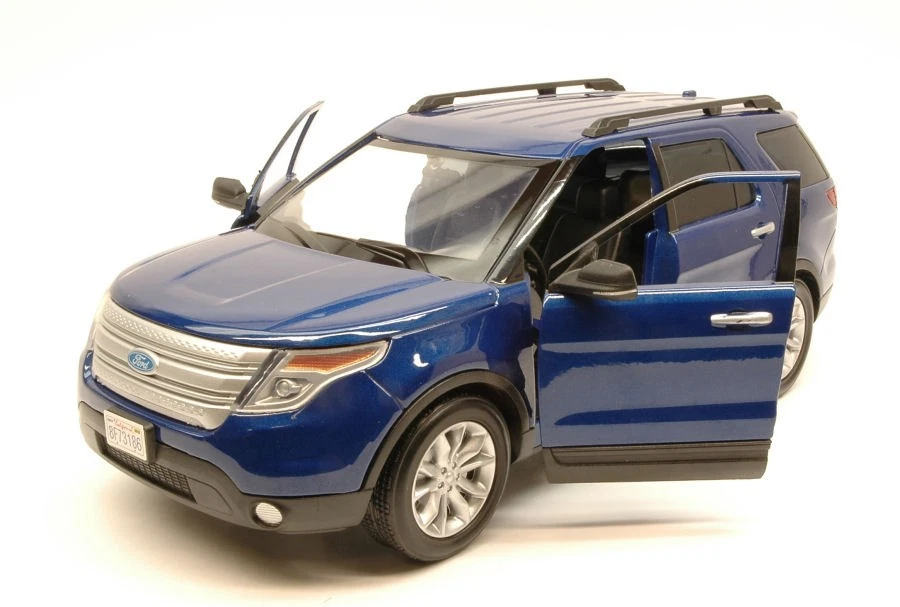 Ford Explorer XLT 2015 Blue 1:18 Model MOTORMAX - Immagine 2 di 2