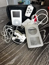 Apple iPod 4th Gen 20GB Pristine Collector Bundle w/ Earbuds Charger Remote Case