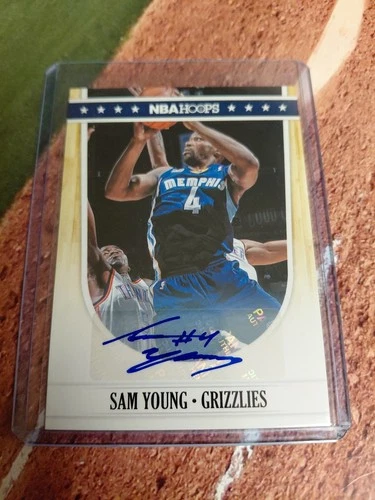 2011-12 Panini NBA Hoops Autographs Sam Young Auto #112