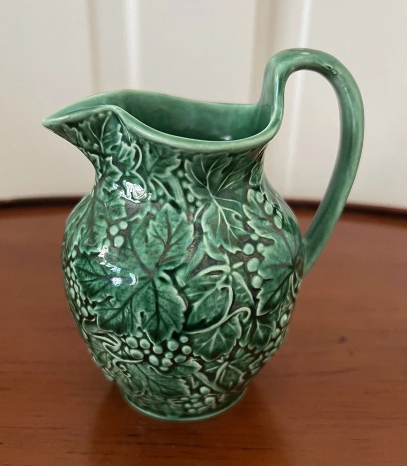 Винтажный кувшин Wedgwood Etruria & Barlaston Majolica Grape Leaf высотой 5 1/4 дюйма - Изображение 3 из 4