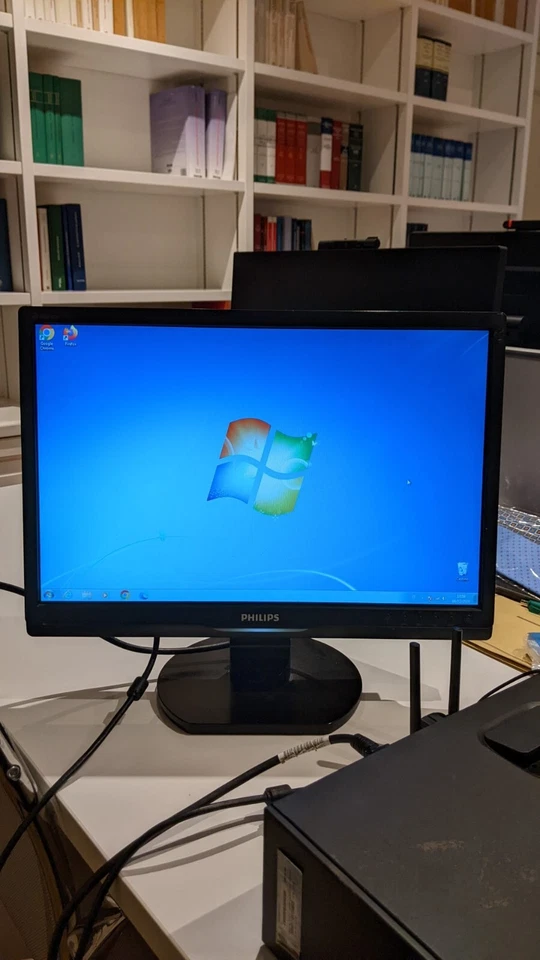 PC - HP Compaq Elite 8300 SFF Intel Core i3-3240 - Win 7 display Philips190SL1SB - Immagine 2 di 4