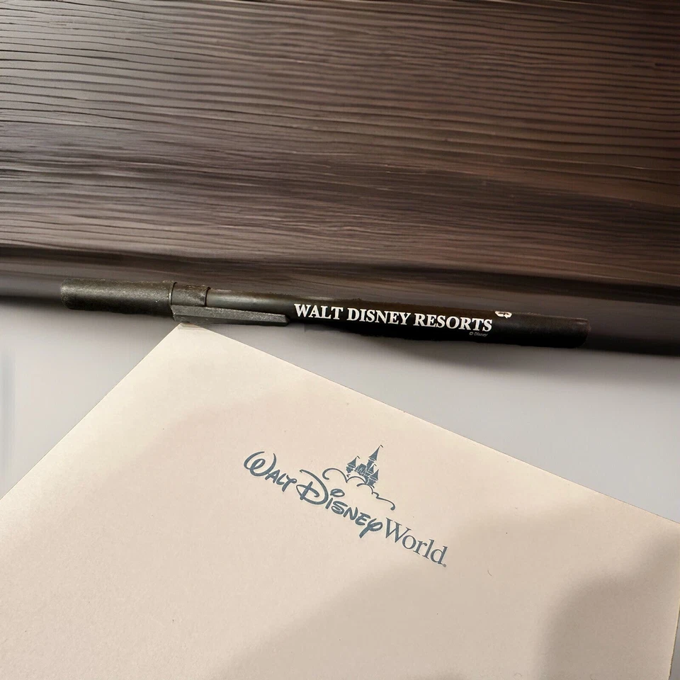 Bloc de notas y bolígrafo adicional Walt Disney World Resorts último en stock ❤️ Foto 3 de 4
