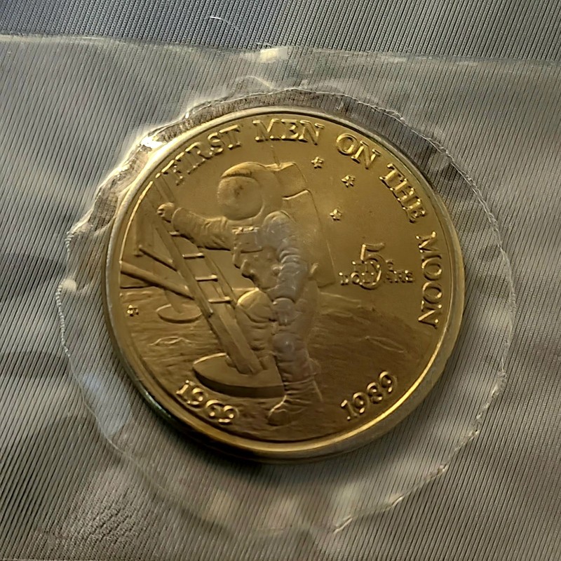First Men on the Moon $5 Commemorative Coin 1989 Republic of Marshall Islands
