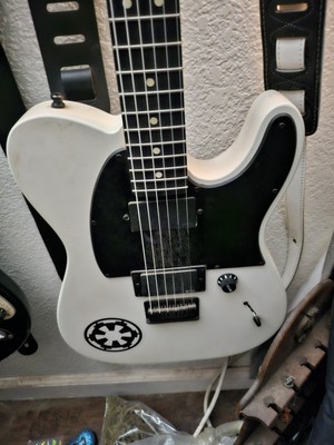 The white LP electric guitar sold at a low price has no major quality problems