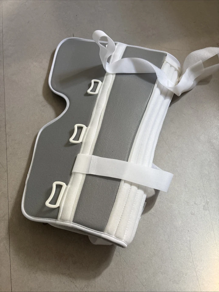 Soporte ortopédico médico para piernas bueno para lesiones o dolores en las piernas Foto 2 de 4