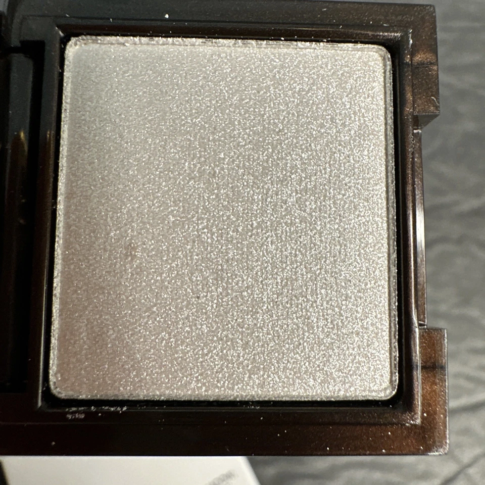 Korres WHITE Sunflower & Evening Primrose Shimmering Eyeshadow 10S - Image 2 of 4
