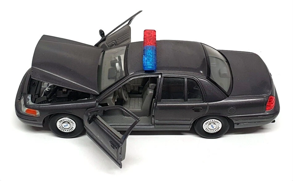 Classic Metal Works 1/24 Scale 2624D - Ford Crown Victoria Police Car - Grey - Image 4 of 4