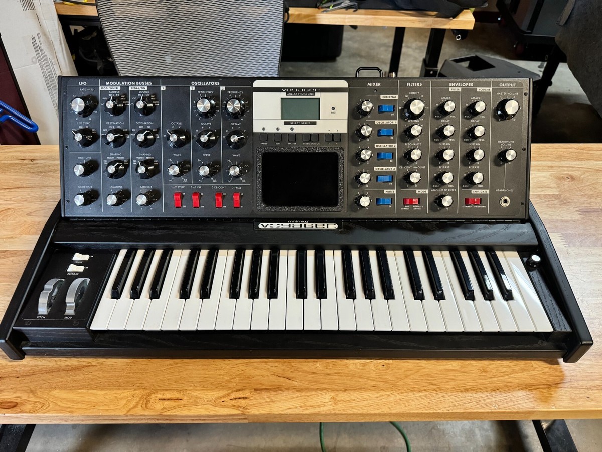 Moog Minimoog Voyager Electric Blue Edition 44-Key Analog