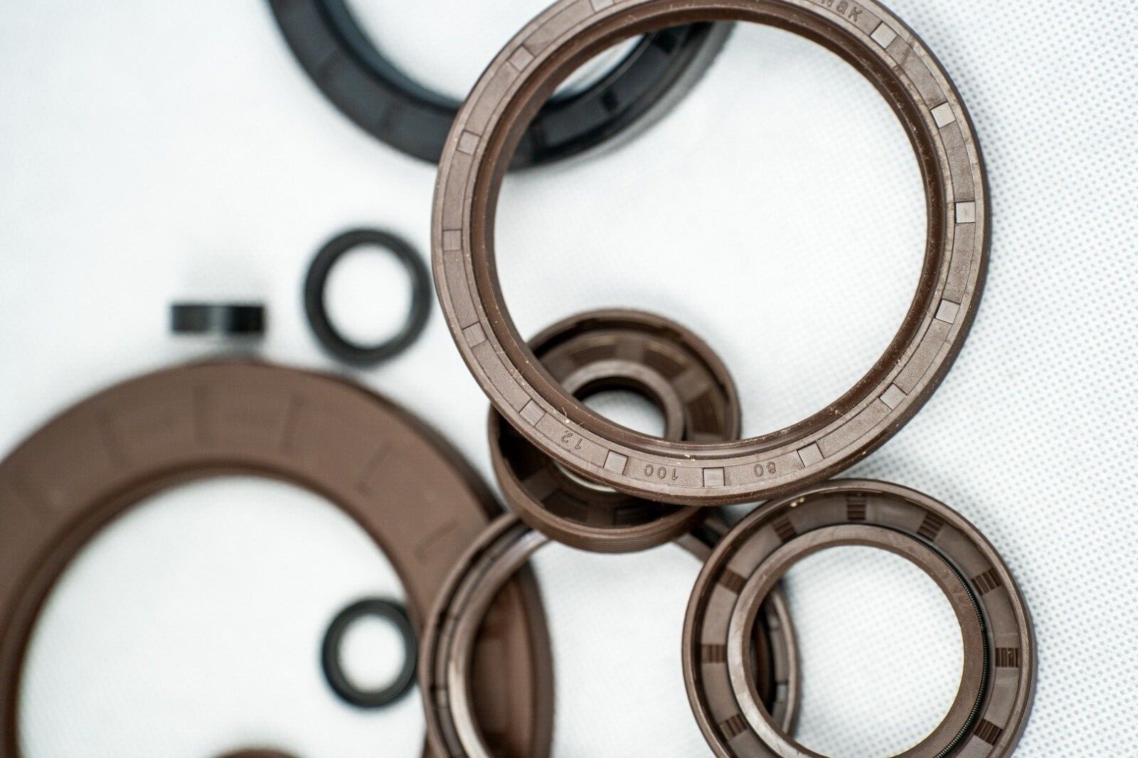 Oil Seals, Shaft Oil Seals, Axial Oil Seals, ID 25mm to 32mm, NBR 75