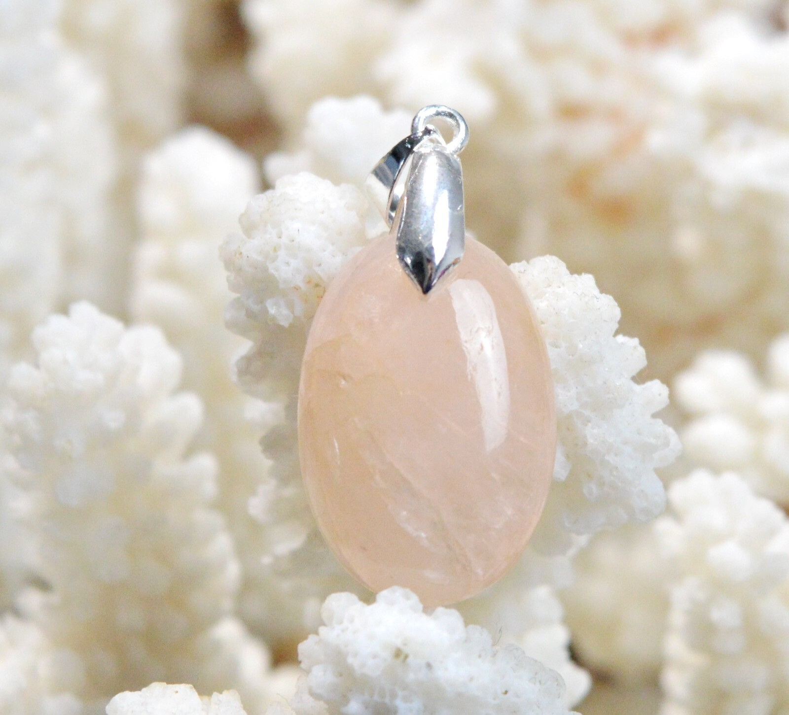 Pendentif Morganite 24 carats cabochon, résolvez le manque d'éclat avec cette pierre naturelle unique