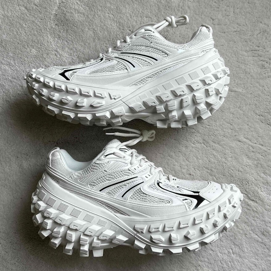 BALENCIAGA DEFENDER BOUNCER SNEAKERS Eggshell/Black Size 42