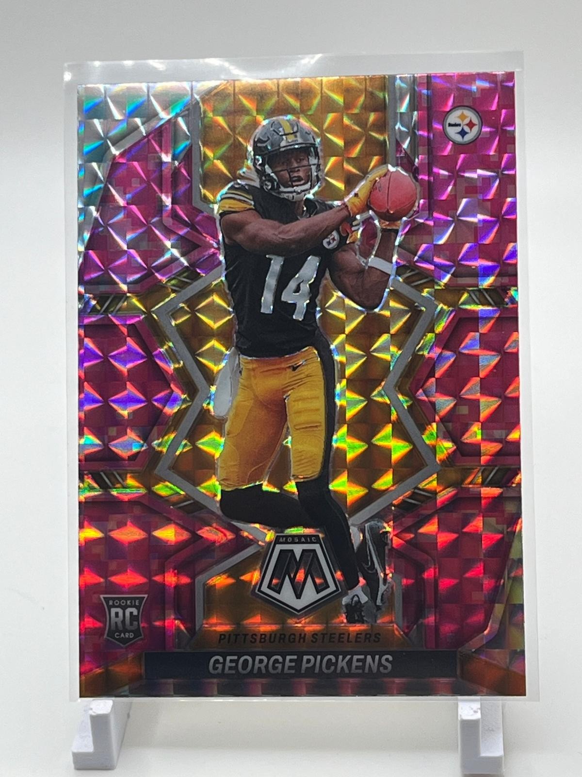 2022 Panini Mosaic #318 George Pickens Mosaic Camo Pink