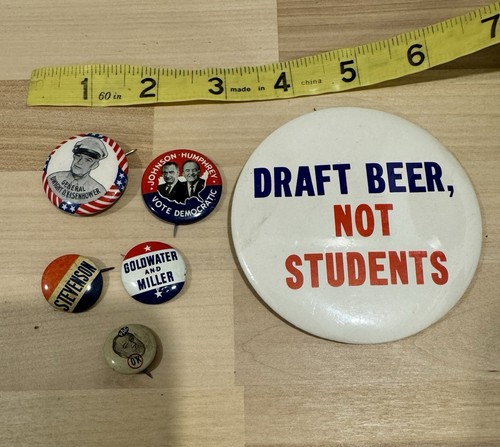 Lot Of Vintage Political Pins Presidential Eisenhower, Johnson, Red Cross Draft - Bild 2 von 5