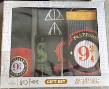 Harry Potter Men's Gift Box Set Mug 2 Boot Crew Socks Beanie Hat Hogwarts 9 3/4 