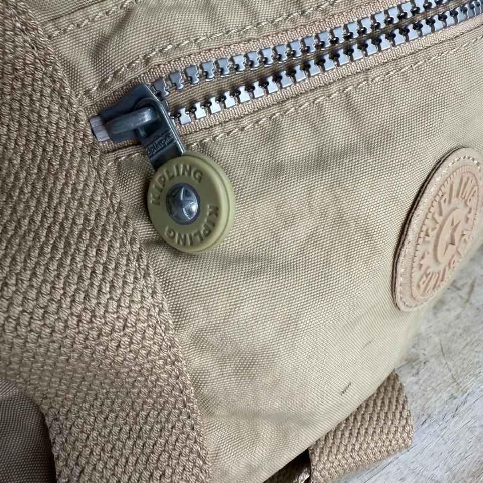 Bolso Mensajero Bandolera Arte KIPLING Beige Vintage Impermeable Nailon Arrugado Y2K Foto 2 de 4
