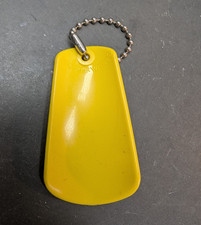 Vintage Tupperware 1225-8 Yellow Shoe Horn with Ball Chain Keychain 3 Inch