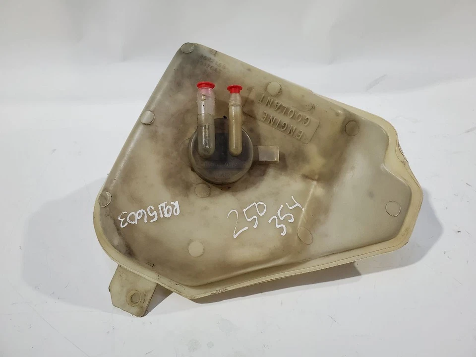 Cadillac Fleetwood 1986 OEM depósito de refrigerante tiene abolladura menor 20348674 Foto 2 de 4