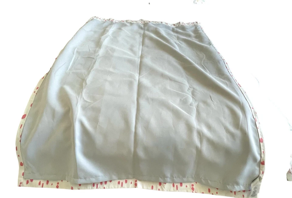 Paneles de cortina Pottery Barn Kid Marley Blackout 44”x 62” puntos rosados blancos. Set 2 Foto 4 de 4