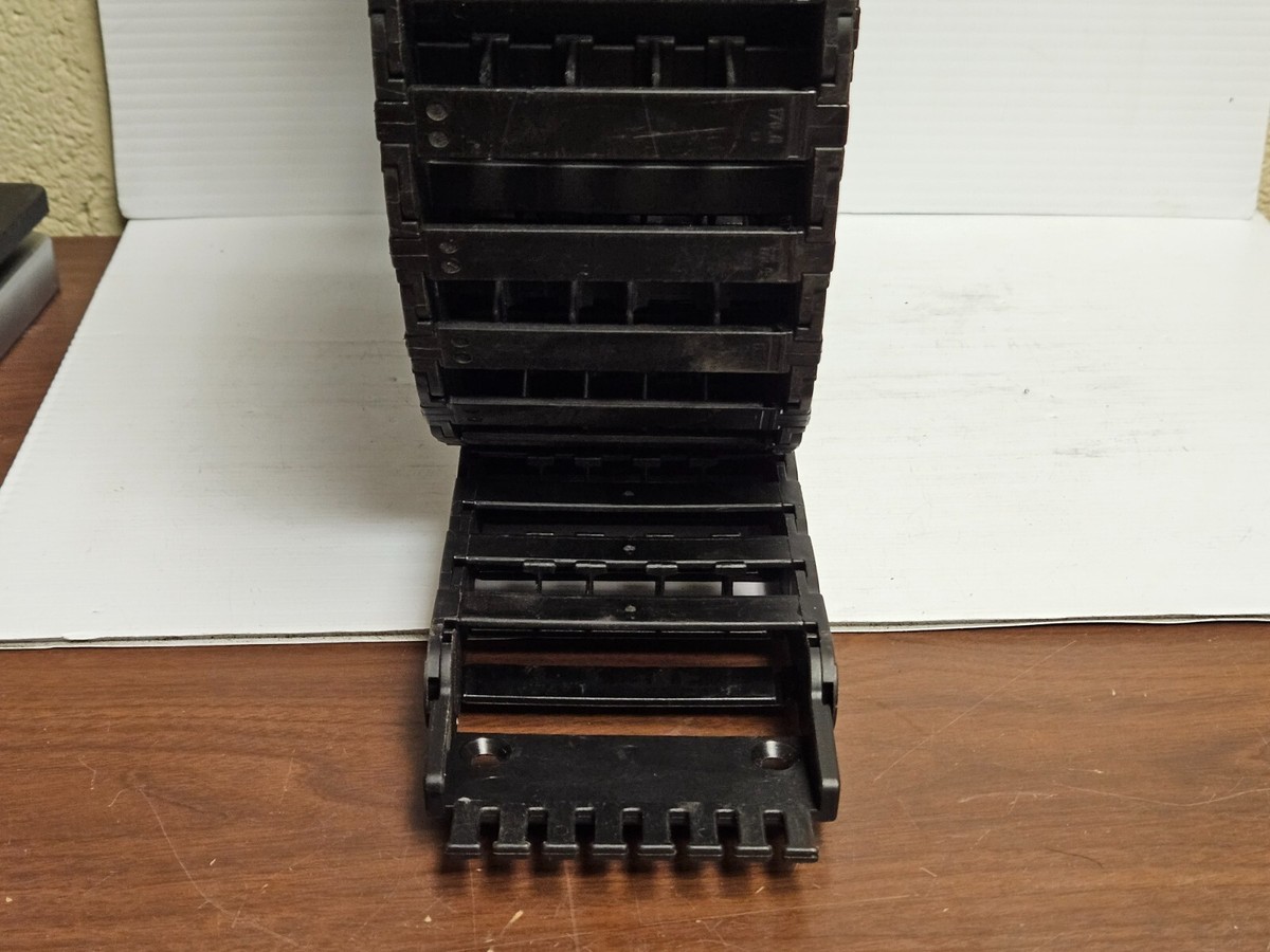 IGUS CABLE HOSE CARRIER WIREWAY FLEX TRACK 15.6.100 91LINK