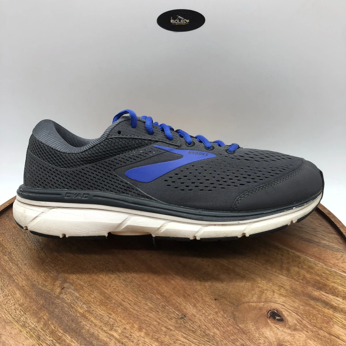 Brooks womens hotsell shoes size 10