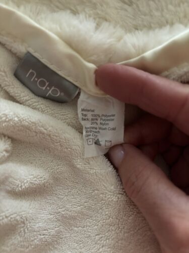 Brookstone NAP Dream Throw Travel Blanket Cream 2 Ply Satin Trim
