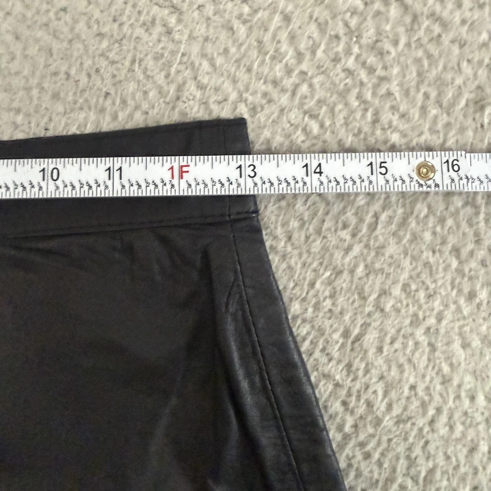 Saia Vintage Express Pequena Couro Preto Midi Anos 90 Bruxa Capricho Punk Rock - Imagem 3 de 4