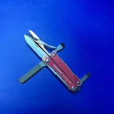 Leatherman Squirt PS4 Multi Tool, Knife, Pliers - Red