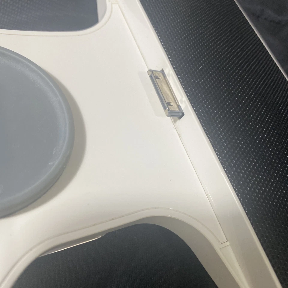 Estación de acoplamiento de altavoces portátiles Brookstone para Apple iPad y iPad 2 modelo 711226 Foto 4 de 4