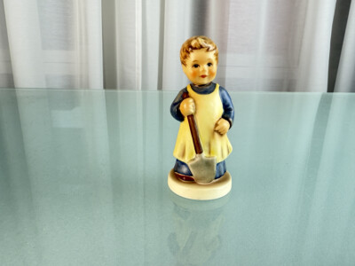 Hummel Figur 727 Muss noch Umgraben 9,5 cm. 1 Wahl - Top Zustand  