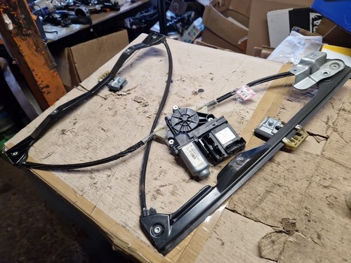 2003 - 2009 VW TOURAN DRIVERS FRONT WINDOW MOTOR REGULATOR MECHANISM - Picture 3 of 6