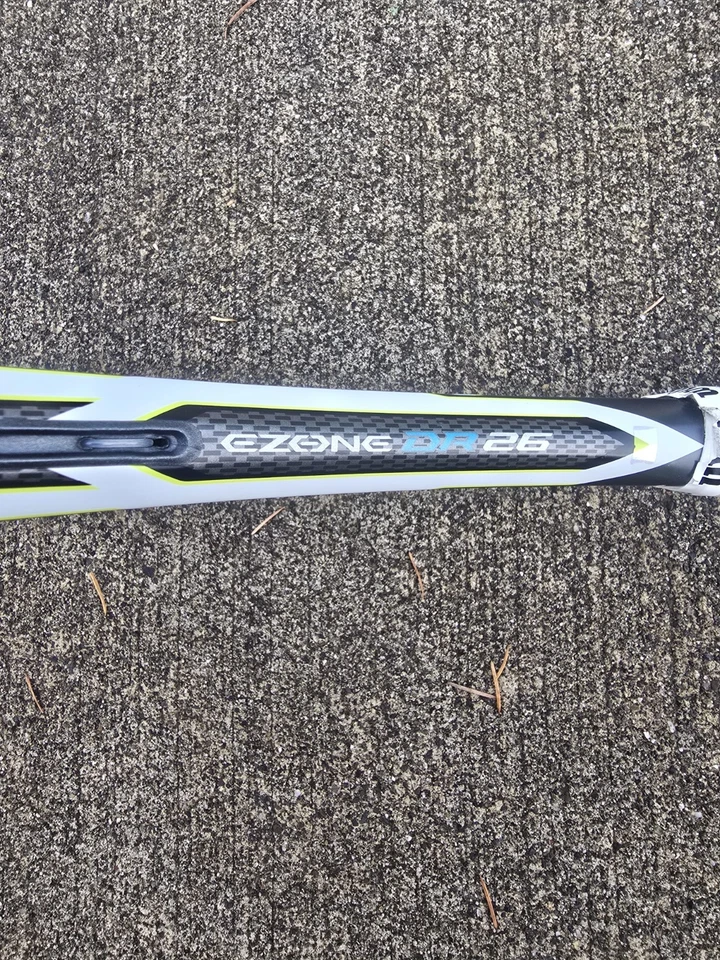 Yonex Ezone DR 26 青少年网球拍无裂纹 - 二手状况良好 — 第 3/4 张图片