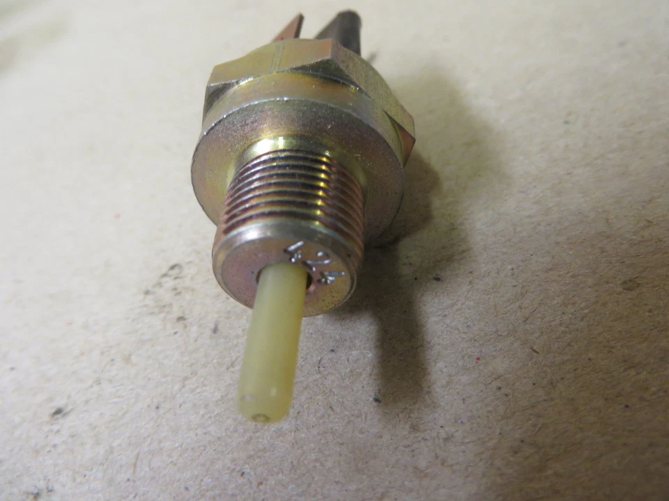 INTERRUPTOR LUZ FRENO VOLKSWAGEN PORSCHE FAG # H0358 # 113 945 515E # 0343102008 Foto 3 de 4